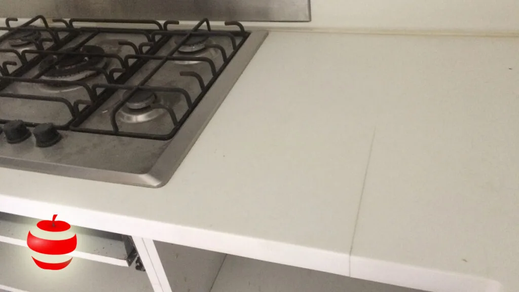 Corian tezgah yüzeyinde oluşan çatlak hasarı