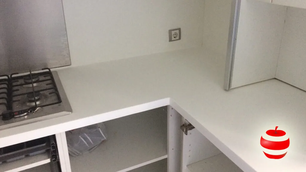 Tamir edilmiş Akrilik Corian tezgahın son görünümü
