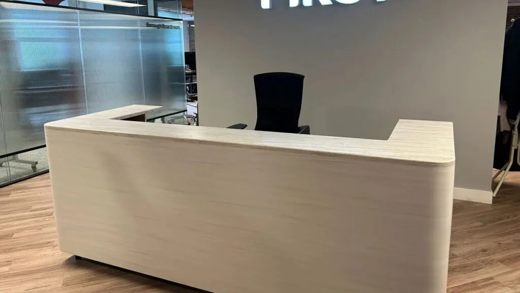 Modern tasarımlı akrilik banko modeli, şık ve fonksiyonel