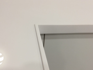 L tipi mutfaklarda ergonomik kullanım sunan solid surface tezgah